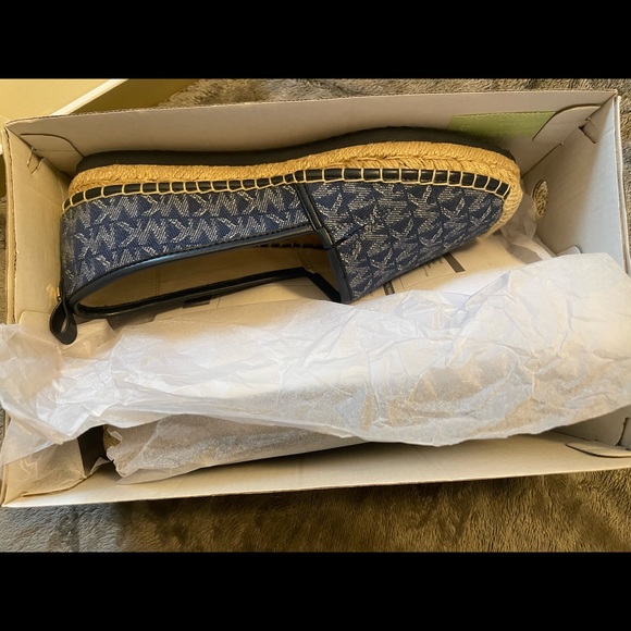 Michael Kors | Blue/ Tan Slides/ Slip On Shoes| Size US Womens 7.5 - Picture 1 of 6